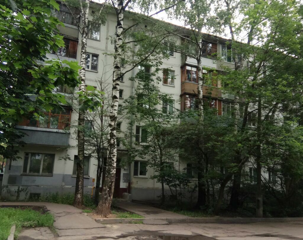 типовая пятиэтажка времён СССР